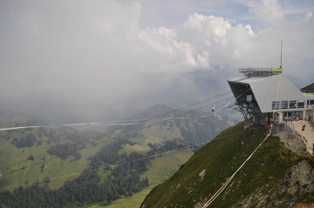 Oliver Roß (linke Highline) am Highline Extrem Festival in Moleson / Schweiz, 2017